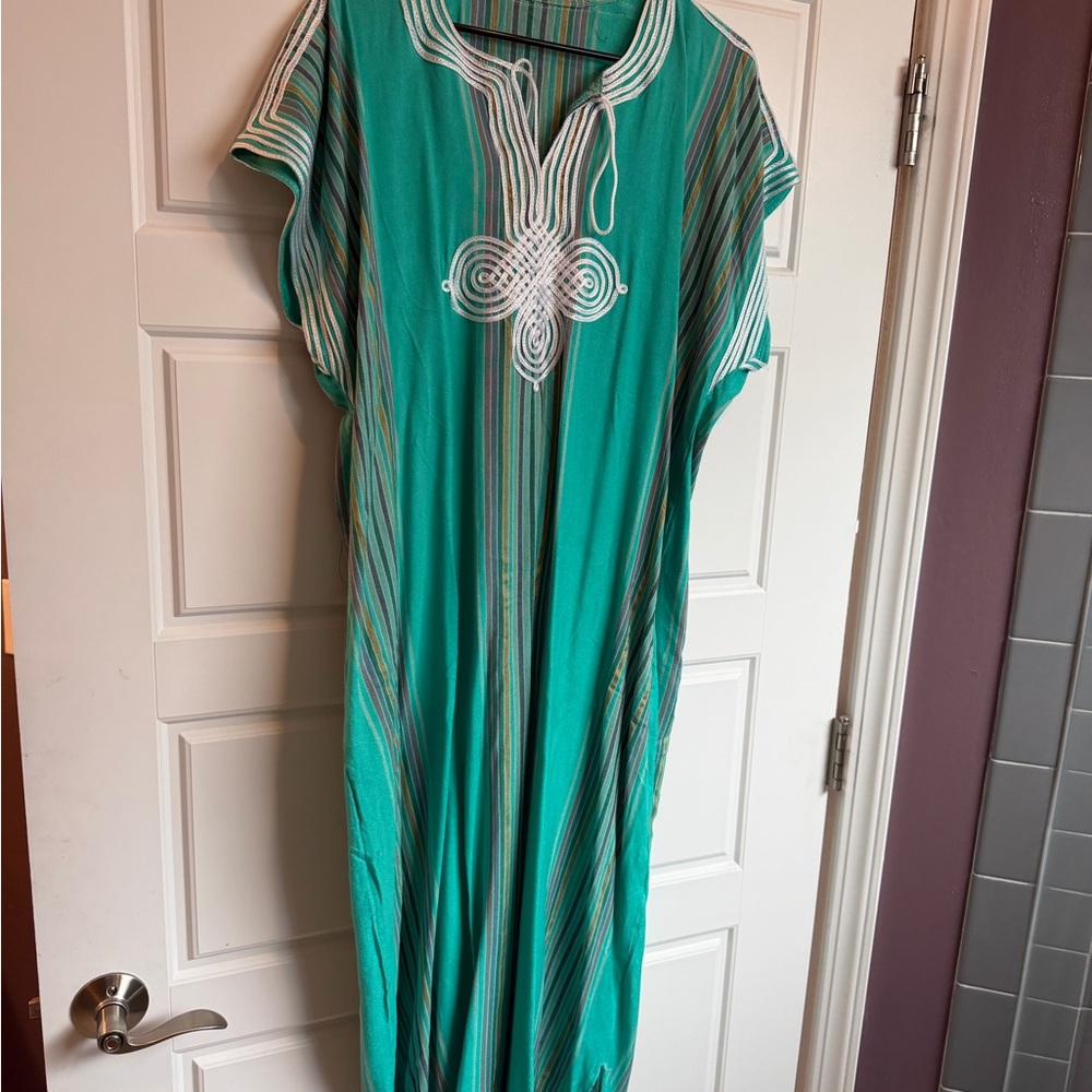 Elegant Green Striped Kaftan Dress